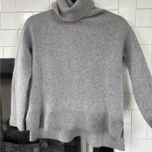 100% Cashmere Gray Turtleneck Sweater